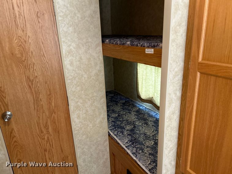 image for item OK9666 2006 Monaco Coach Holiday Rambler  camper