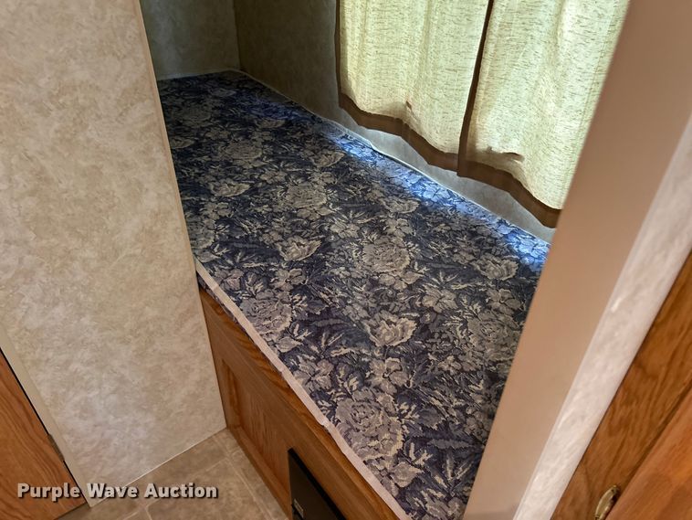 image for item OK9666 2006 Monaco Coach Holiday Rambler  camper