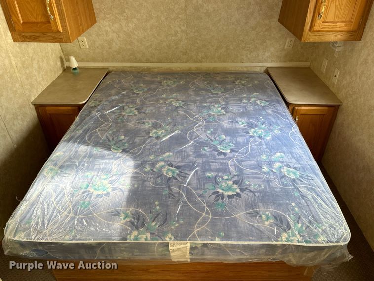 image for item OK9666 2006 Monaco Coach Holiday Rambler  camper