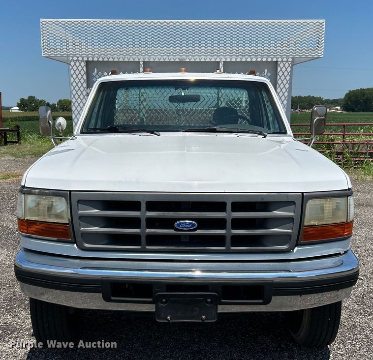 image for item OK9672 1997 Ford F450 Super Duty  flatbed truck