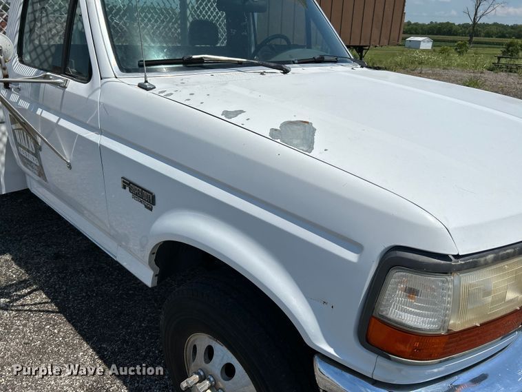 image for item OK9672 1997 Ford F450 Super Duty  flatbed truck