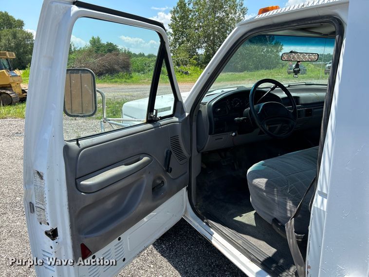 image for item OK9672 1997 Ford F450 Super Duty  flatbed truck