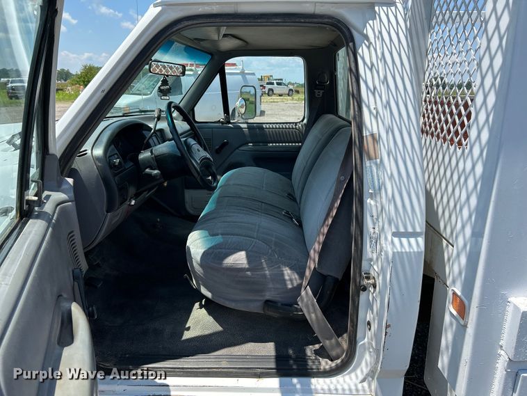 image for item OK9672 1997 Ford F450 Super Duty  flatbed truck