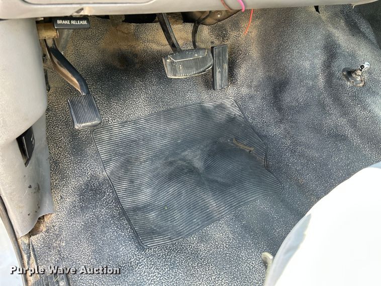 image for item OK9672 1997 Ford F450 Super Duty  flatbed truck