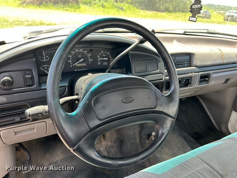 image for item OK9672 1997 Ford F450 Super Duty  flatbed truck