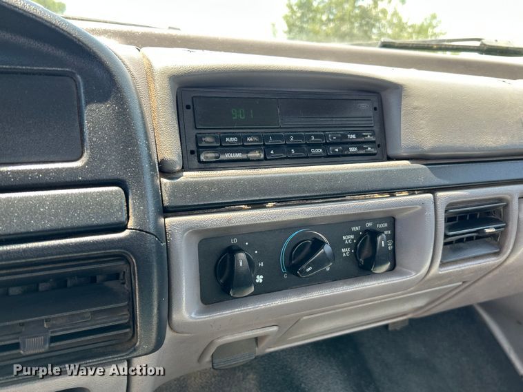 image for item OK9672 1997 Ford F450 Super Duty  flatbed truck