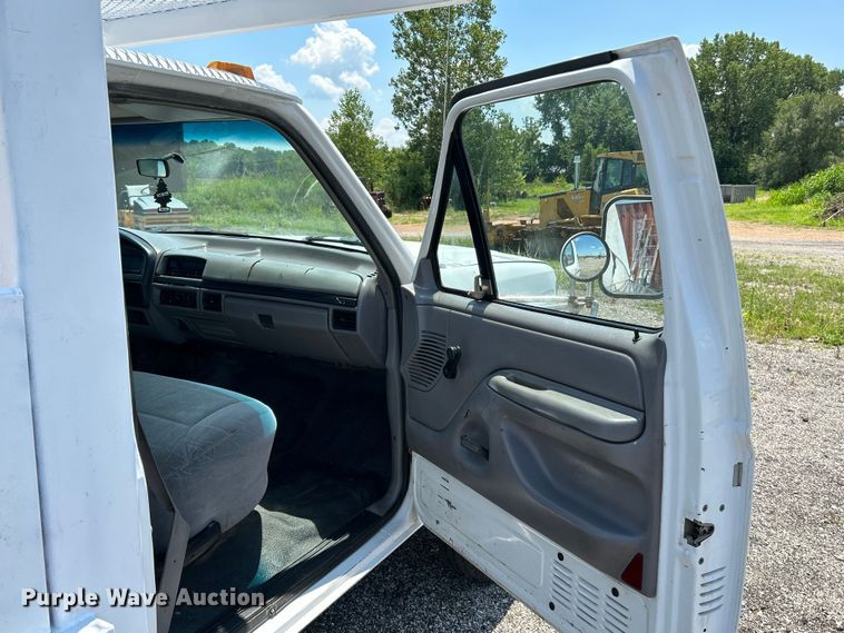 image for item OK9672 1997 Ford F450 Super Duty  flatbed truck