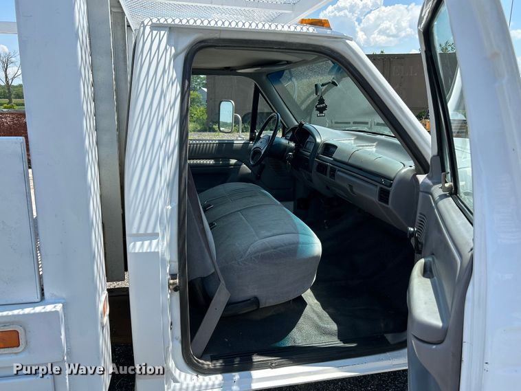 image for item OK9672 1997 Ford F450 Super Duty  flatbed truck