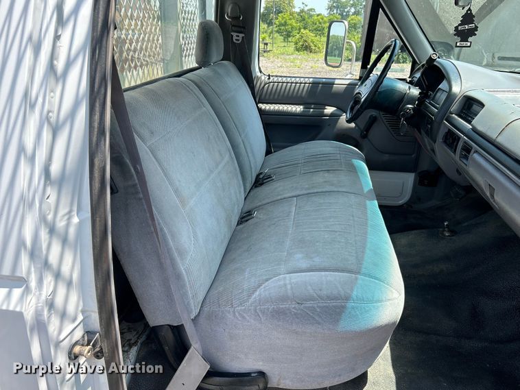 image for item OK9672 1997 Ford F450 Super Duty  flatbed truck