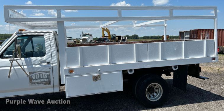 image for item OK9672 1997 Ford F450 Super Duty  flatbed truck