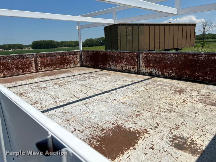 image for item OK9672 1997 Ford F450 Super Duty  flatbed truck