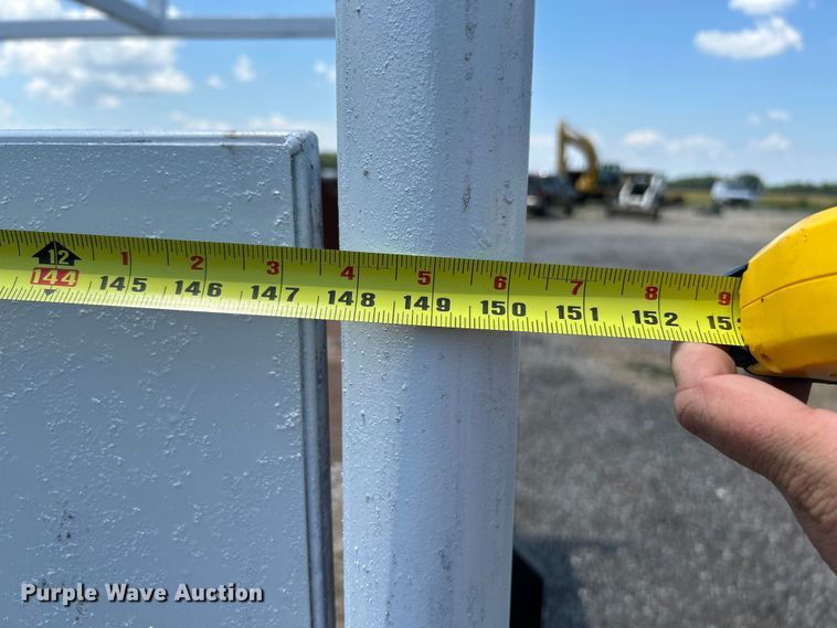 image for item OK9672 1997 Ford F450 Super Duty  flatbed truck