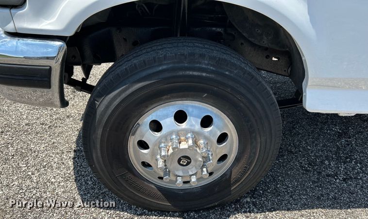 image for item OK9672 1997 Ford F450 Super Duty  flatbed truck