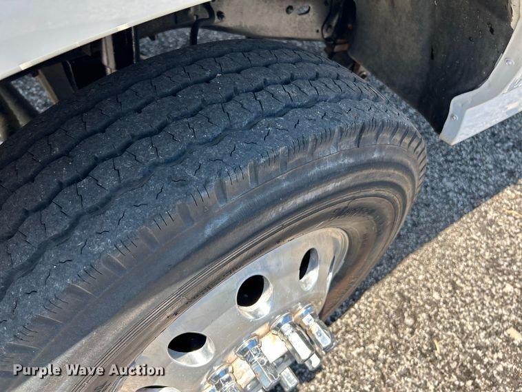 image for item OK9672 1997 Ford F450 Super Duty  flatbed truck