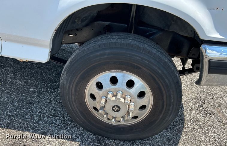 image for item OK9672 1997 Ford F450 Super Duty  flatbed truck