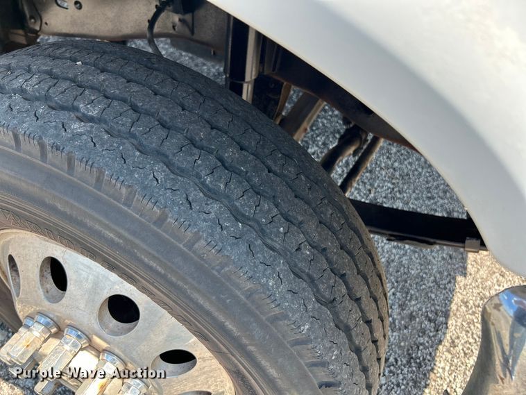 image for item OK9672 1997 Ford F450 Super Duty  flatbed truck