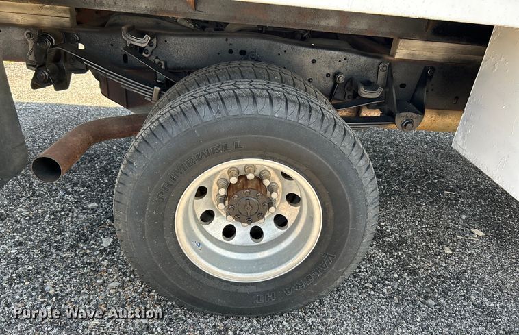 image for item OK9672 1997 Ford F450 Super Duty  flatbed truck