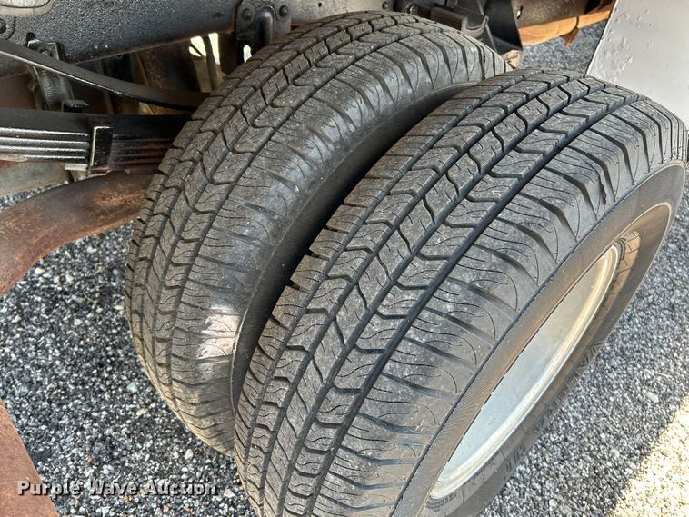 image for item OK9672 1997 Ford F450 Super Duty  flatbed truck