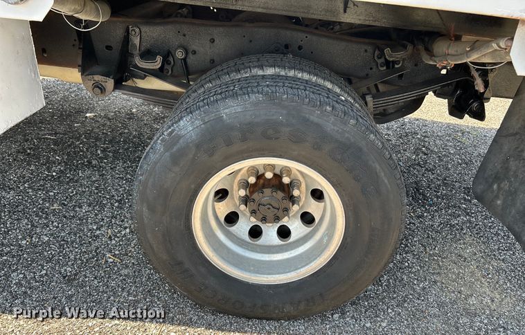 image for item OK9672 1997 Ford F450 Super Duty  flatbed truck