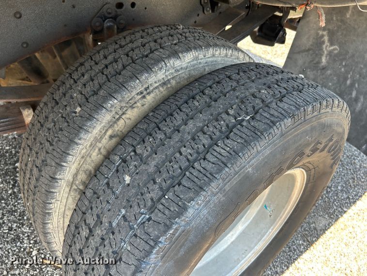 image for item OK9672 1997 Ford F450 Super Duty  flatbed truck