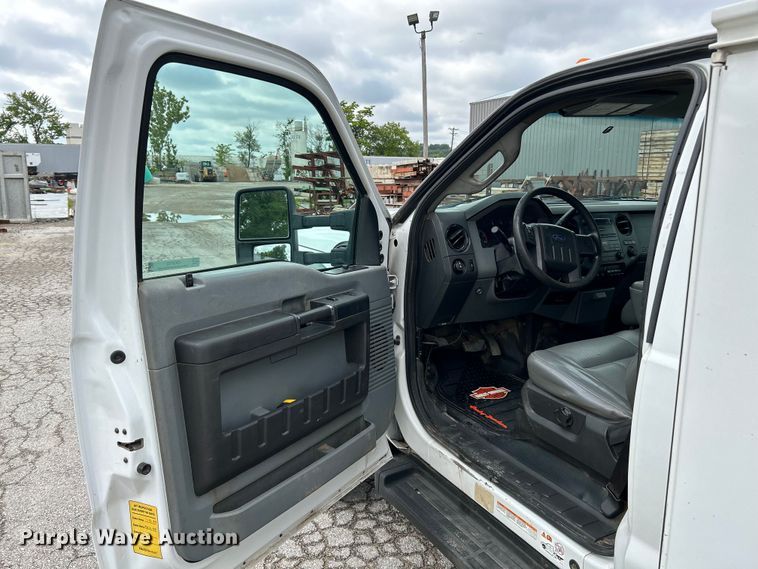 image for item OK9702 2012 Ford F550 Super Duty XL  utility / service truck