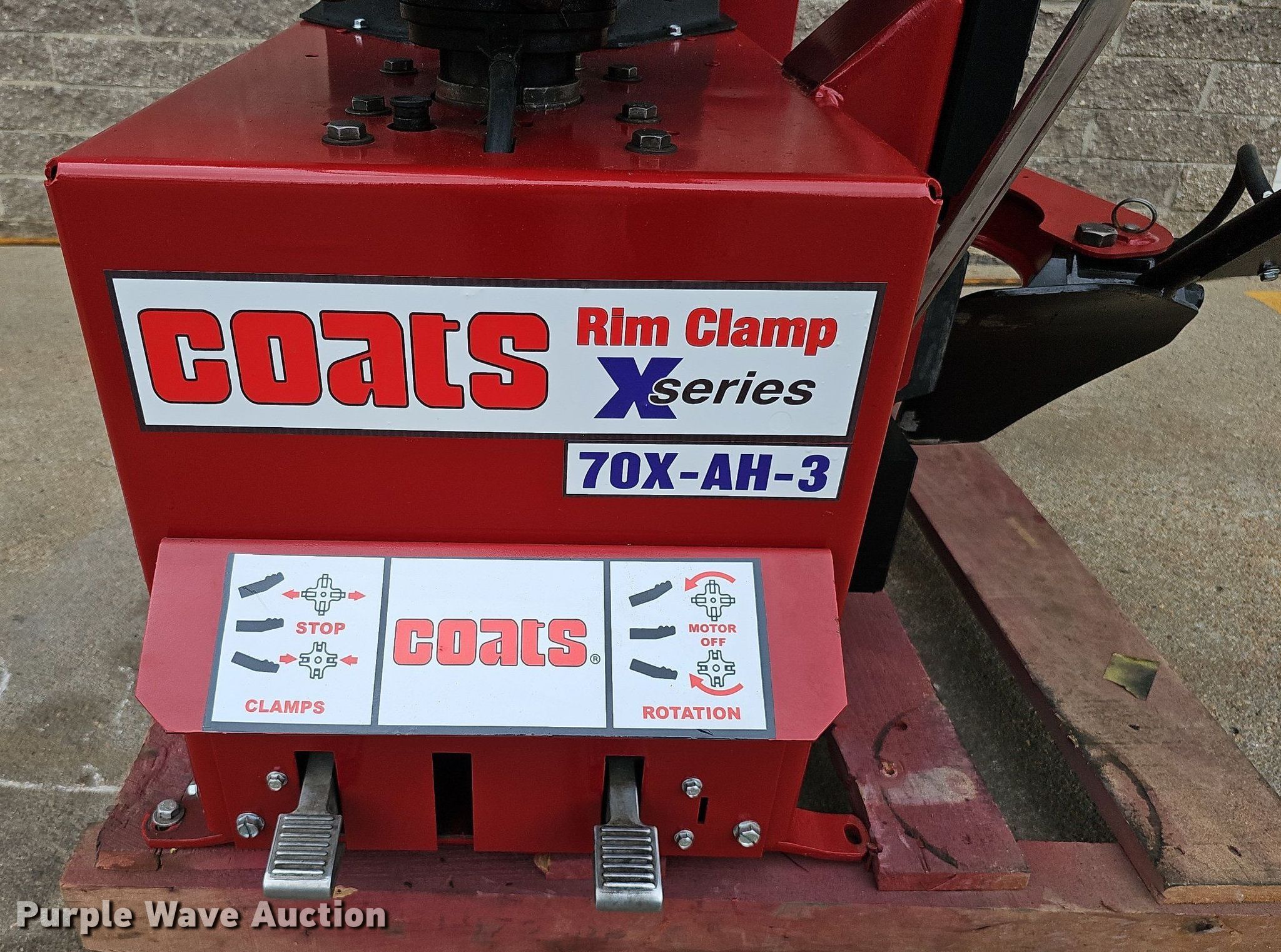 Coats X Series 70XAH3 rim clamp tire machine in Omaha, NE Item