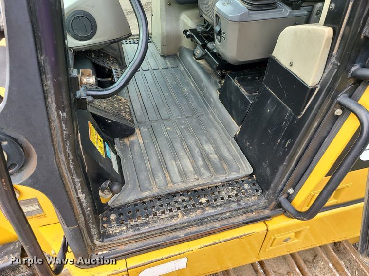 image for item DC6008 2008 Caterpillar 963D  track loader