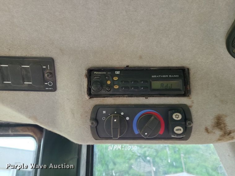 image for item DC6008 2008 Caterpillar 963D  track loader