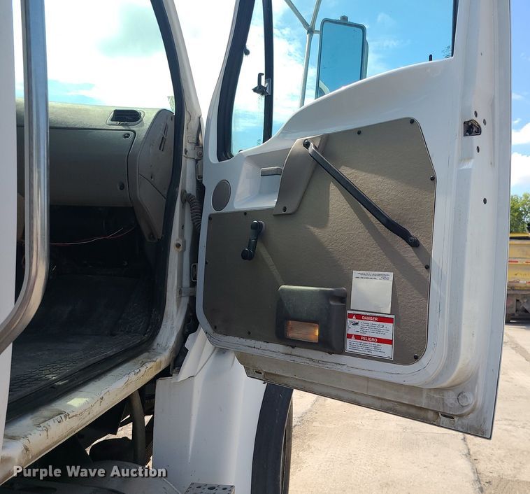 image for item DC6012 2005 Sterling L-Line  ready mix truck