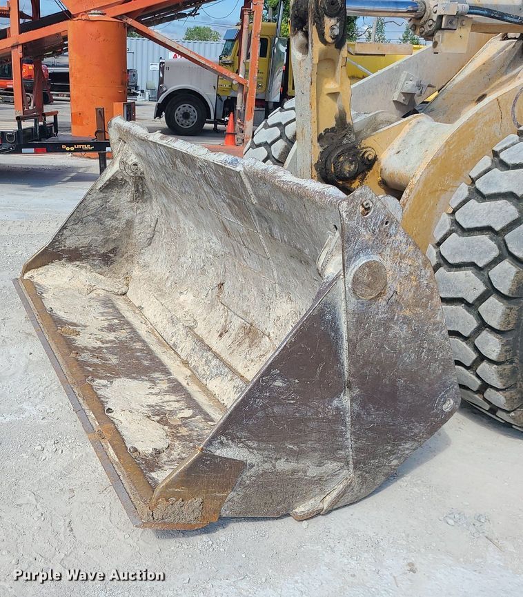 image for item DC6014 1995 Case 621B  wheel loader