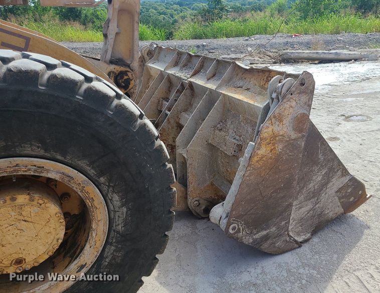 image for item DC6014 1995 Case 621B  wheel loader