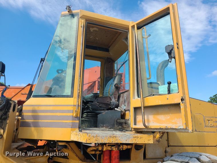 image for item DC6014 1995 Case 621B  wheel loader