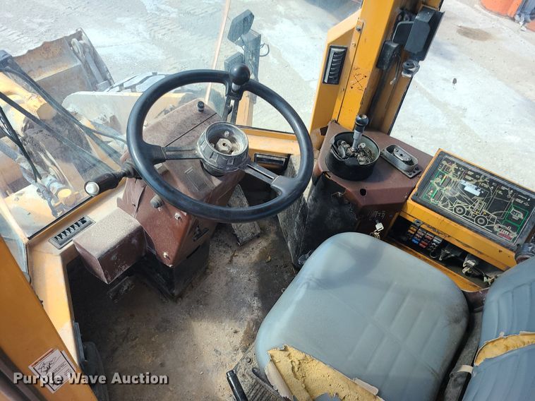 image for item DC6014 1995 Case 621B  wheel loader