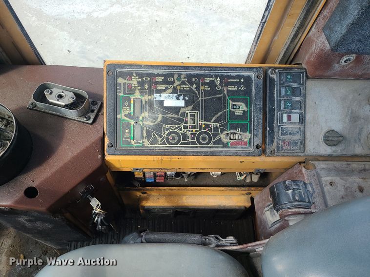 image for item DC6014 1995 Case 621B  wheel loader