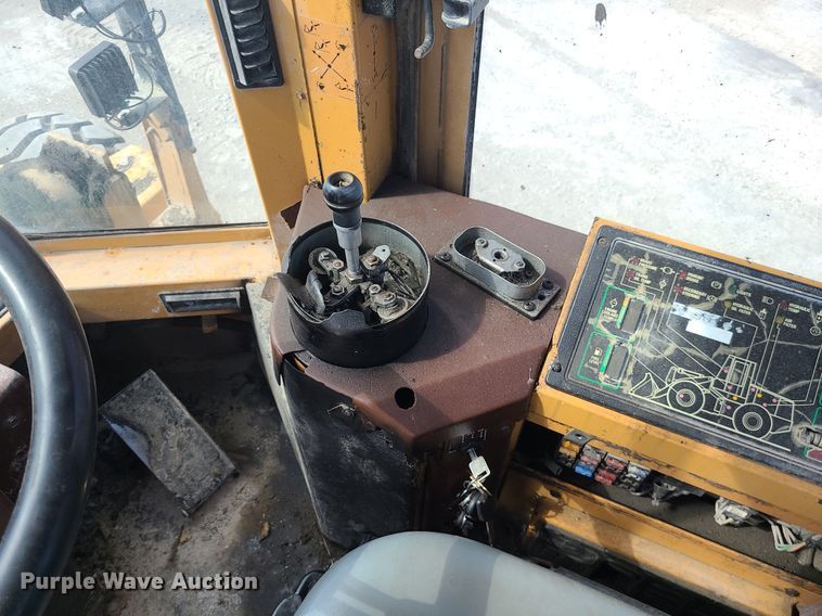 image for item DC6014 1995 Case 621B  wheel loader