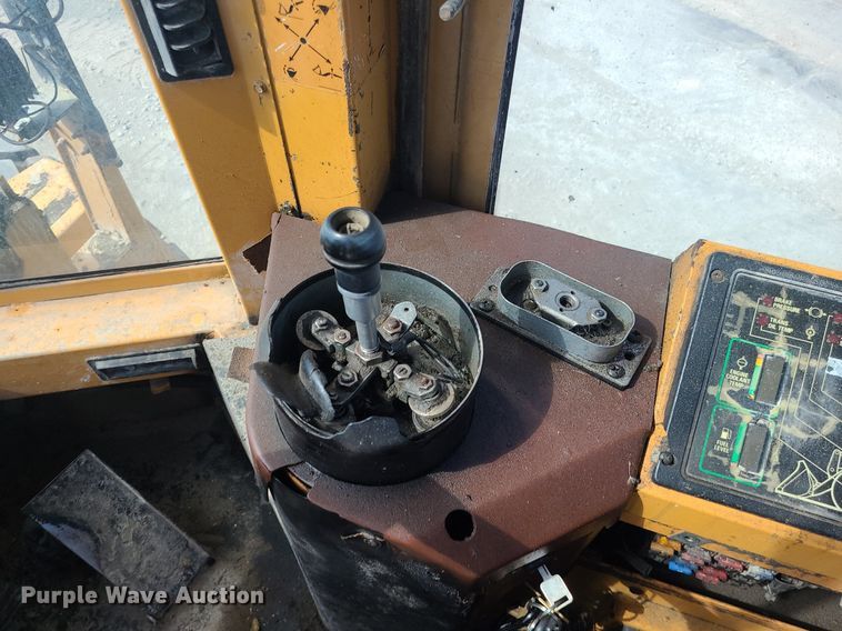 image for item DC6014 1995 Case 621B  wheel loader