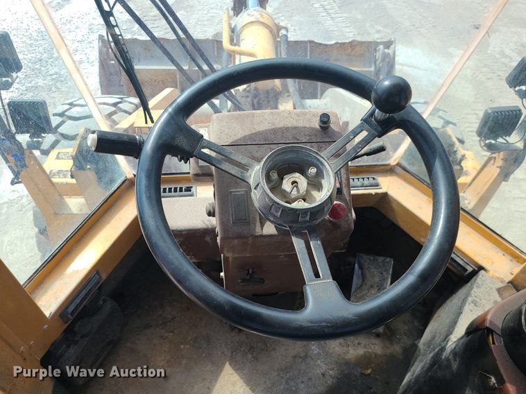 image for item DC6014 1995 Case 621B  wheel loader