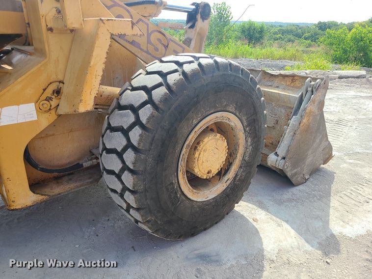 image for item DC6014 1995 Case 621B  wheel loader
