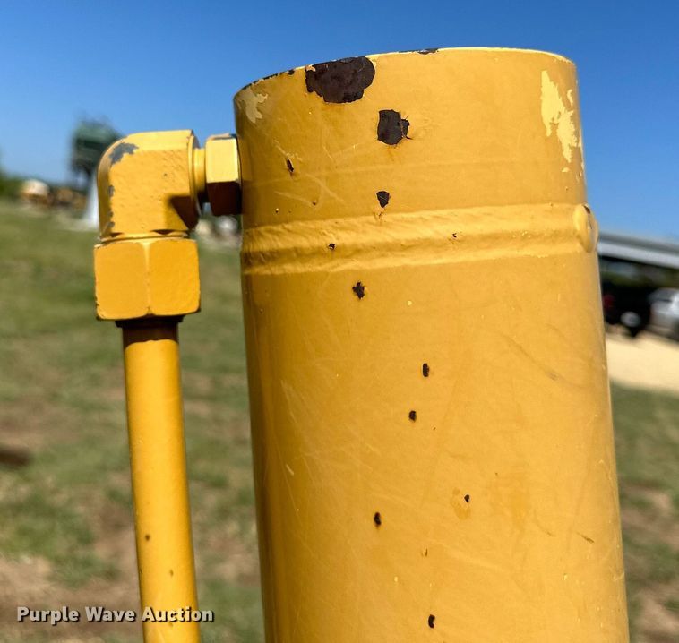 image for item DH8576 2002 Caterpillar 430D  backhoe