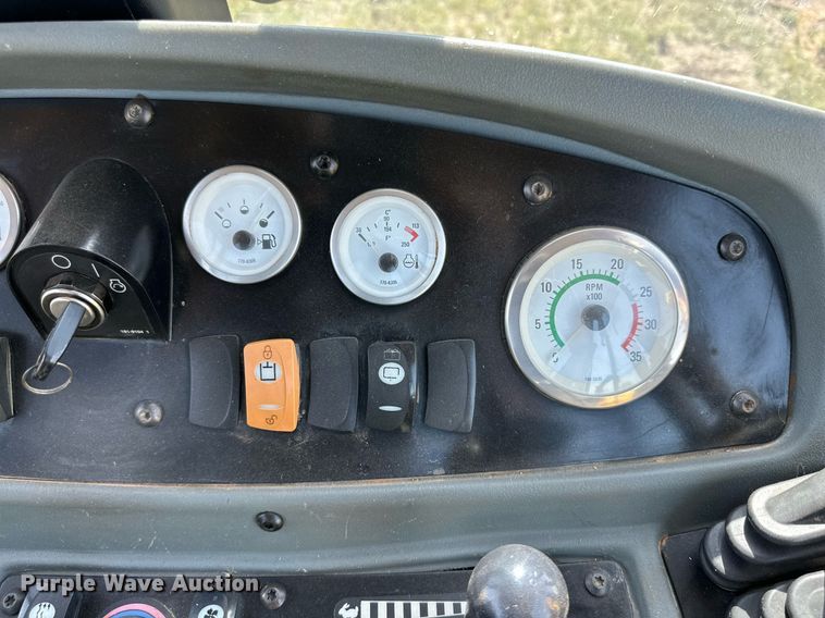 image for item DH8576 2002 Caterpillar 430D  backhoe