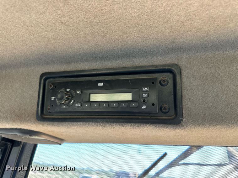 image for item DH8576 2002 Caterpillar 430D  backhoe