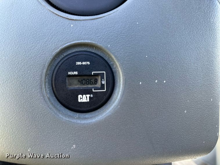 image for item DH8576 2002 Caterpillar 430D  backhoe