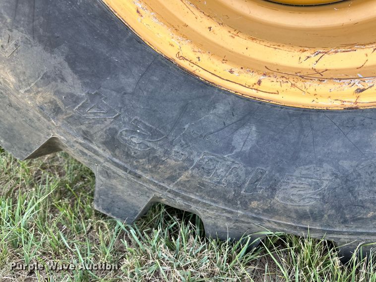 image for item DH8576 2002 Caterpillar 430D  backhoe