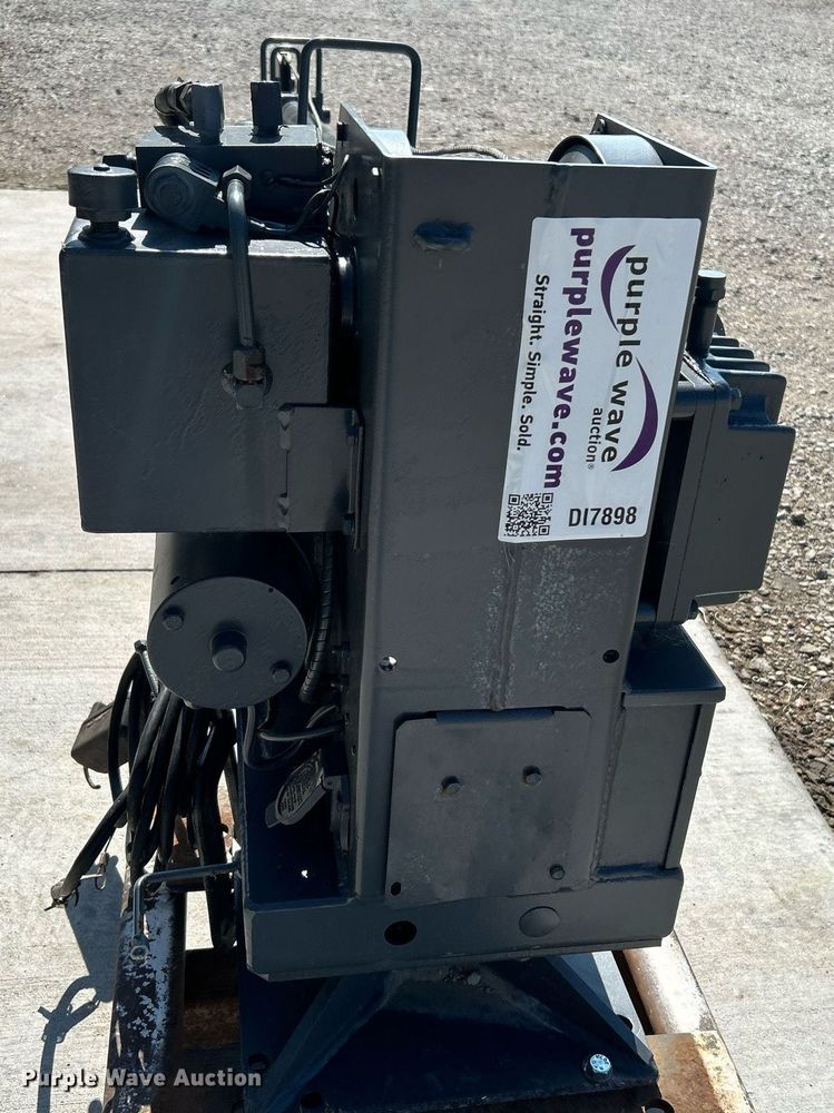 image for item DI7898 Venturo 12 KX truck crane