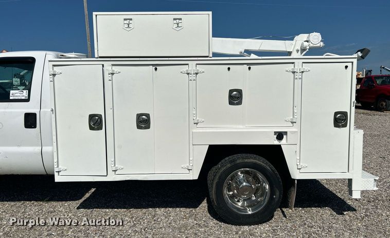 image for item DI7900 1999 Ford F450 Super Duty  utility / service truck