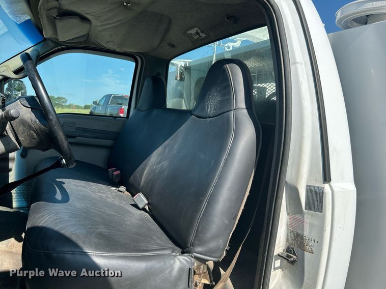 image for item DI7900 1999 Ford F450 Super Duty  utility / service truck