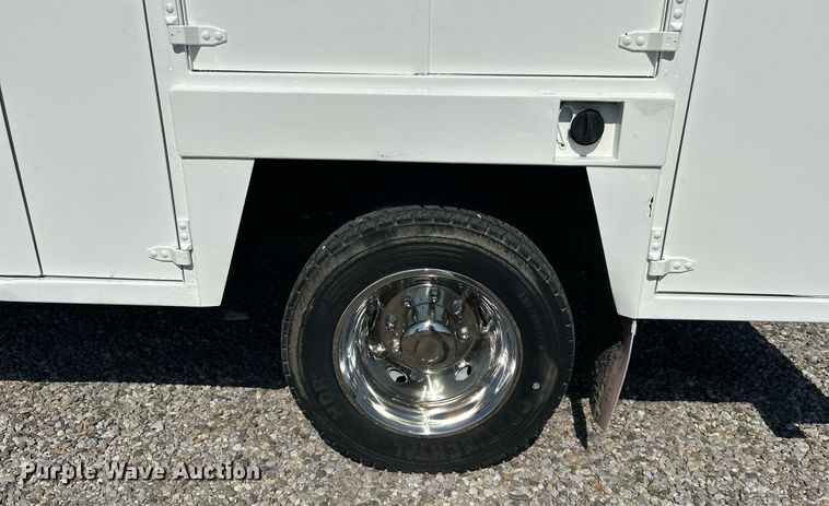 image for item DI7900 1999 Ford F450 Super Duty  utility / service truck