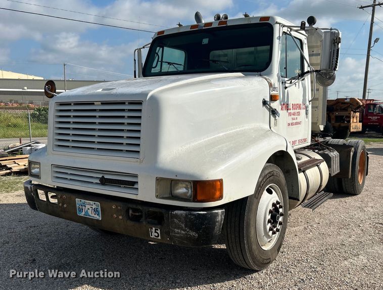 image for item DI7902 1996 International 8200  semi truck