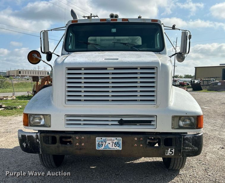 image for item DI7902 1996 International 8200  semi truck