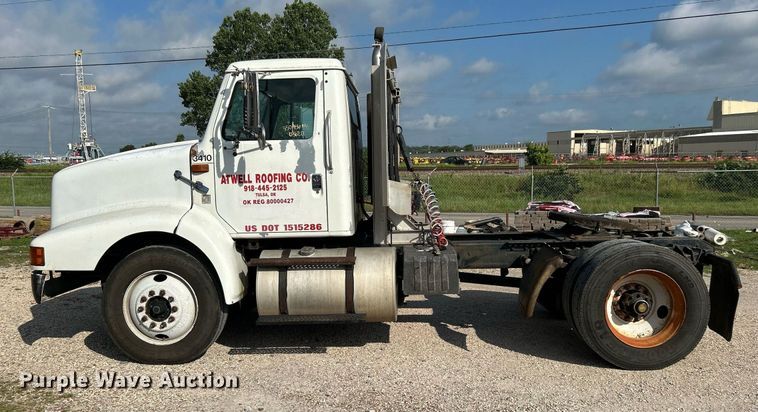 image for item DI7902 1996 International 8200  semi truck